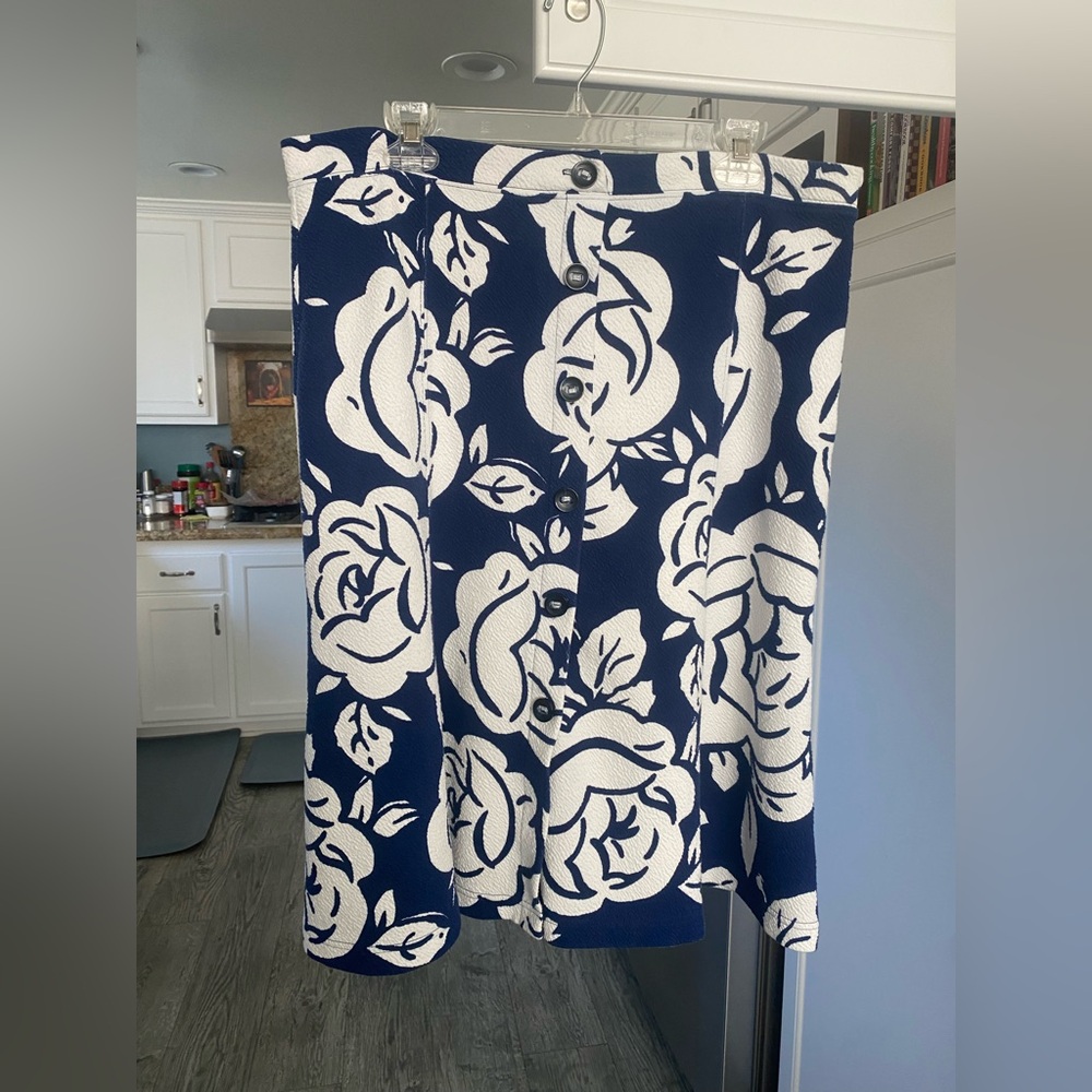NWT! Maeve by Anthropologie Navy and White Floral Front Button Skirt-Size L
